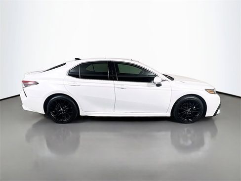 Used 2021 Toyota Camry XSE image 8