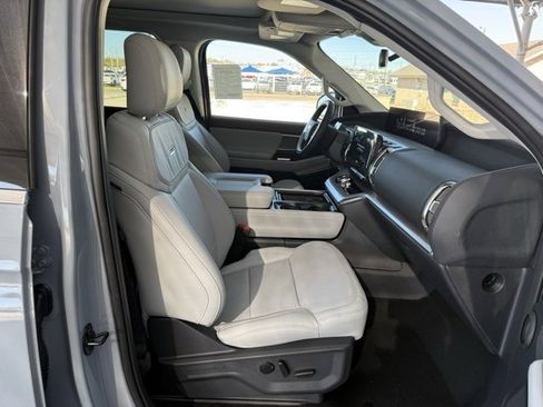 New 2025 Ford Expedition Platinum image 11