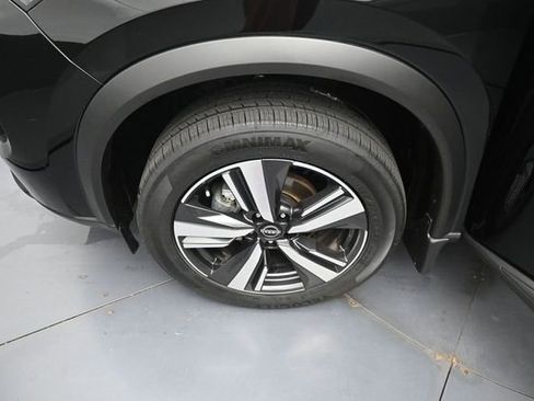 Used 2025 Nissan Rogue SL AWD/4WD image 38