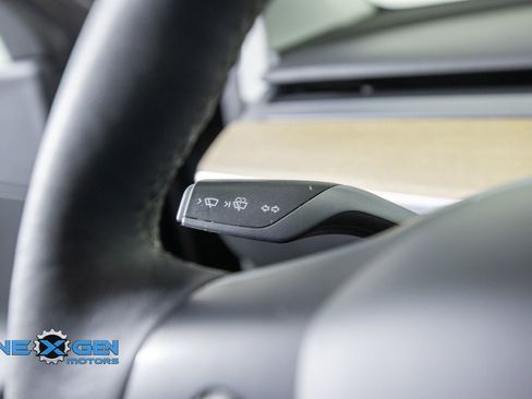 Used 2022 Tesla Model Y Long Range AWD/4WD image 16