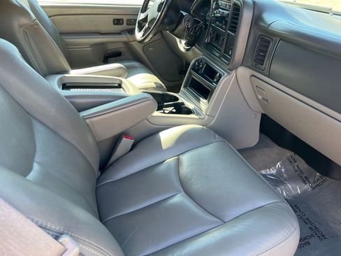 Used 2005 Chevrolet Avalanche Z71 w/ Sun And Sound Package AWD/4WD image 15