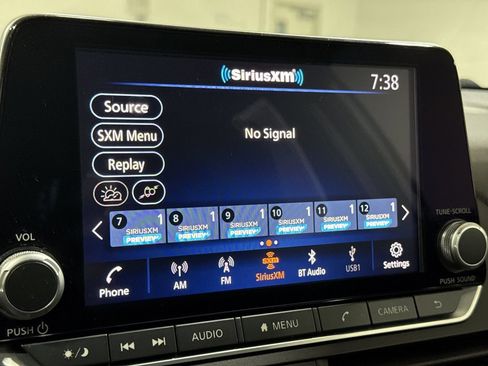 Used 2023 Nissan Altima 2.5 SV FWD image 14
