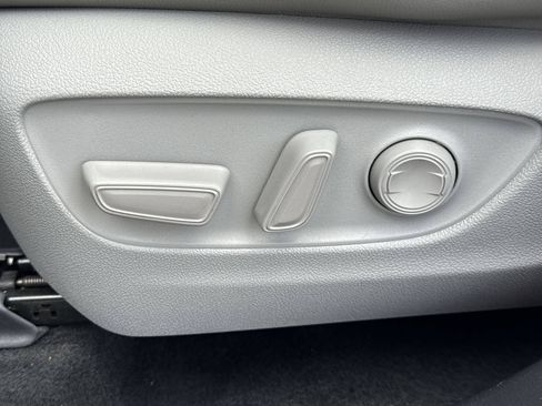 Used 2021 Toyota Highlander XLE FWD image 14