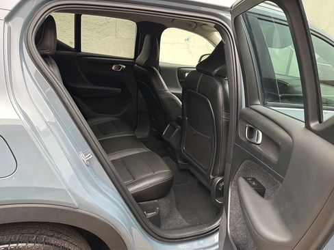 Used 2021 Volvo XC40 T4 Momentum FWD image 26