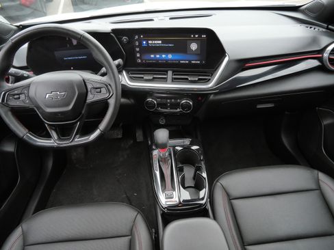 Used 2024 Chevrolet Trax RS w/ Sunroof Package image 10