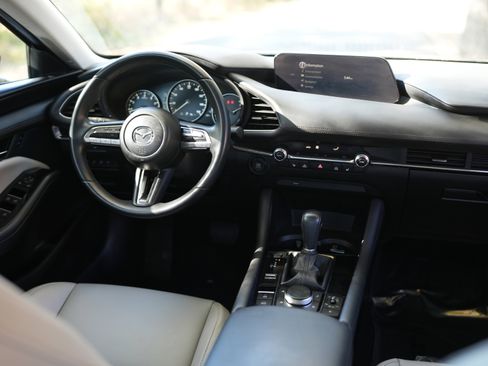 Used 2021 MAZDA MAZDA3 s image 26