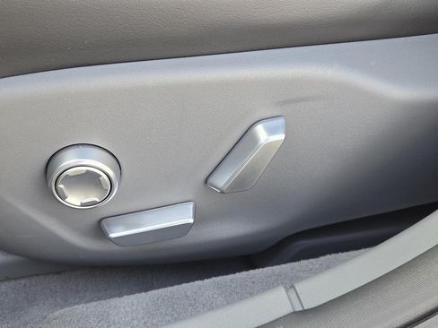 Used 2025 Lucid Air Pure RWD image 21