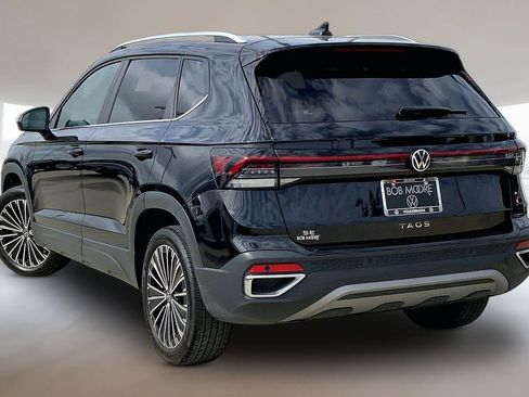 Used 2025 Volkswagen Taos SE FWD image 13