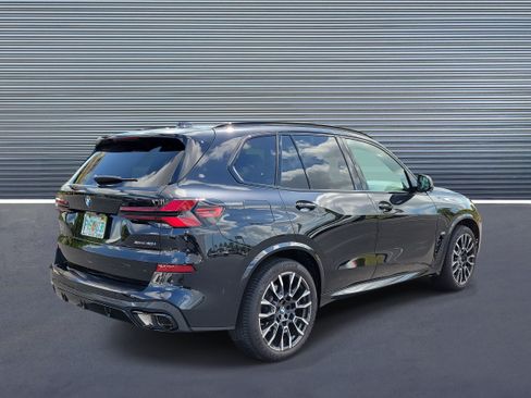 Used 2025 BMW X5 xDrive40i w/ M Sport Package AWD/4WD image 3