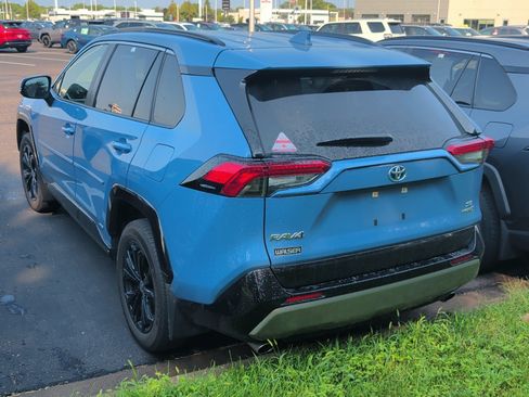 Used 2022 Toyota RAV4 SE w/ Convenience Package AWD/4WD image 3
