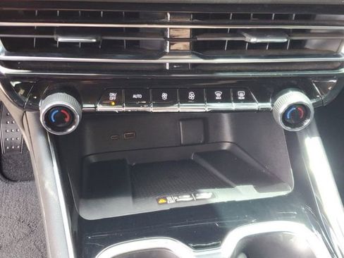 Used 2025 Chevrolet Traverse RS AWD/4WD image 28