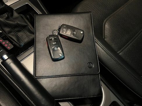 Used 2014 Volkswagen Passat TDI SE image 43