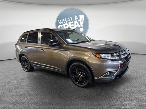 Used 2018 Mitsubishi Outlander LE image 1
