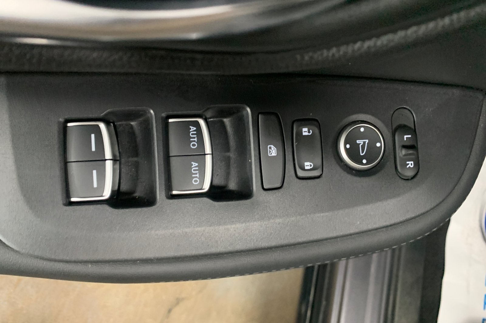 Certified 2024 Honda HR-V EX-L image 12