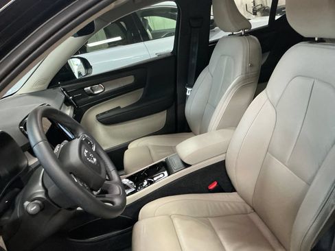 Certified 2023 Volvo XC40 B5 Plus w/ Protection Package Premier AWD/4WD image 14