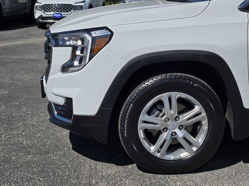 Certified 2024 GMC Terrain SLE w/ Driver Convenience Package AWD/4WD image 8