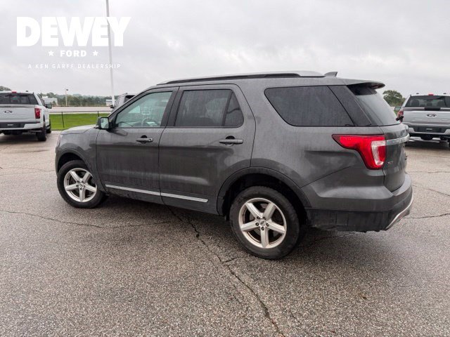 Used 2017 Ford Explorer XLT w/ Equipment Group 202A AWD/4WD image 10