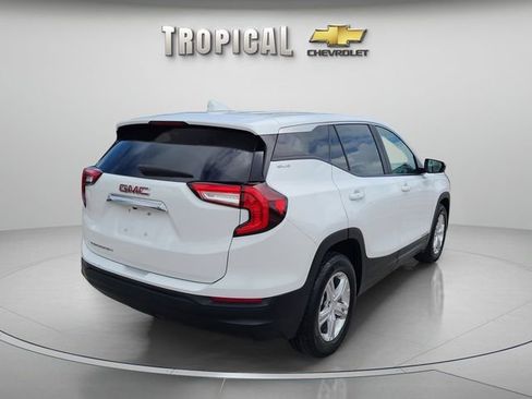 Used 2024 GMC Terrain SLE image 3