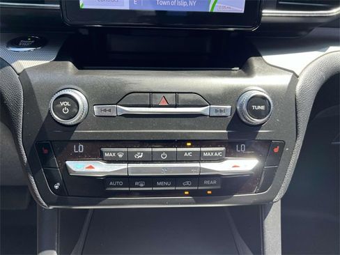 Used 2020 Ford Explorer XLT w/ Equipment Group 202A image 24