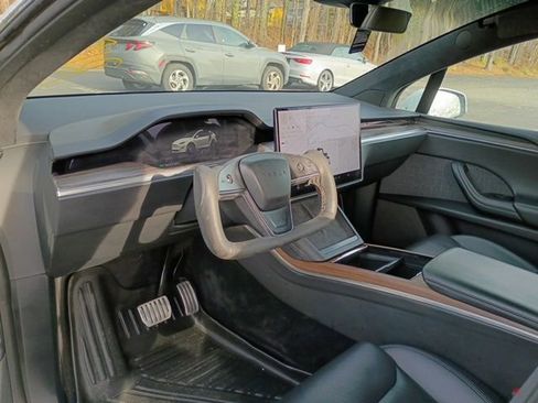 Used 2022 Tesla Model X image 10