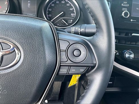 Used 2023 Toyota Camry SE image 12