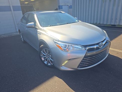 Used 2017 Toyota Camry XLE FWD image 4