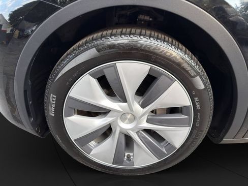 Used 2023 Tesla Model Y Long Range AWD/4WD image 21