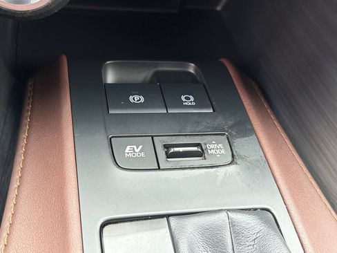 Used 2024 Toyota Venza Limited AWD/4WD image 28