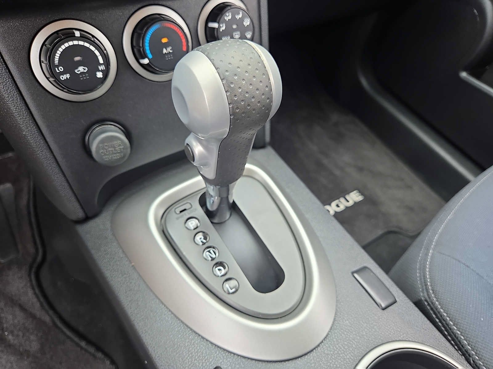 Used 2013 Nissan Rogue SV AWD/4WD image 15