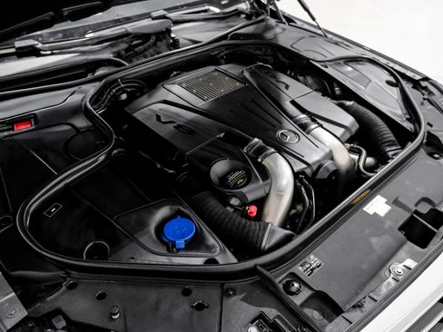 Used 2015 Mercedes-Benz S 550 Sedan w/ Sport Package w/ Sport Package image 59