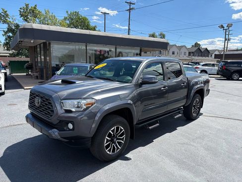 Used 2020 Toyota Tacoma TRD Sport AWD/4WD image 4