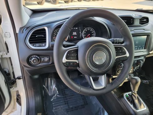 Used 2019 Jeep Renegade Latitude FWD image 17