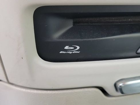 Used 2018 Chrysler Pacifica Limited w/ Tire & Wheel Group FWD image 27