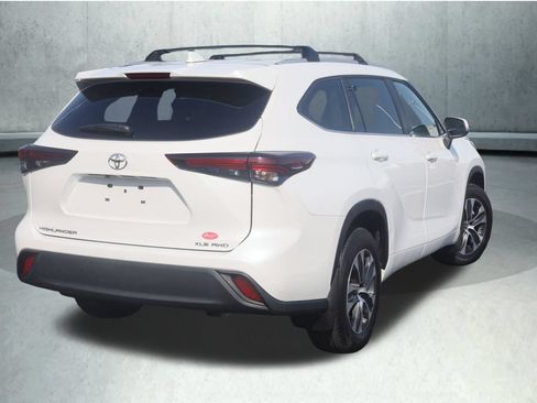 Used 2025 Toyota Highlander XLE AWD/4WD image 15