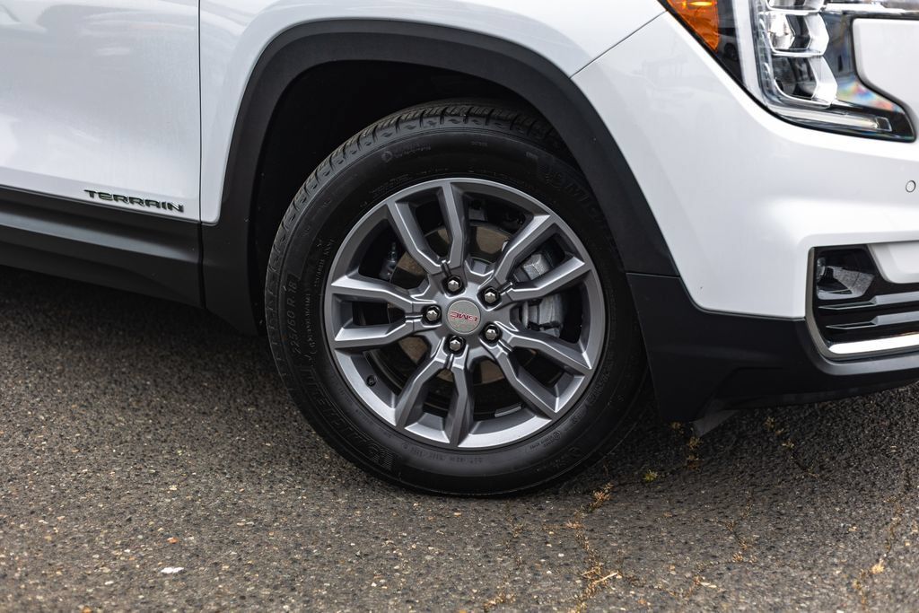 Used 2024 GMC Terrain SLT w/ Tech Package AWD/4WD image 4