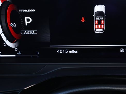 Used 2024 Nissan Pathfinder Platinum image 4