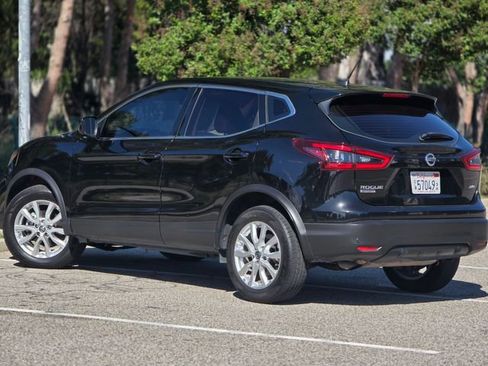 Used 2021 Nissan Rogue Sport S image 18