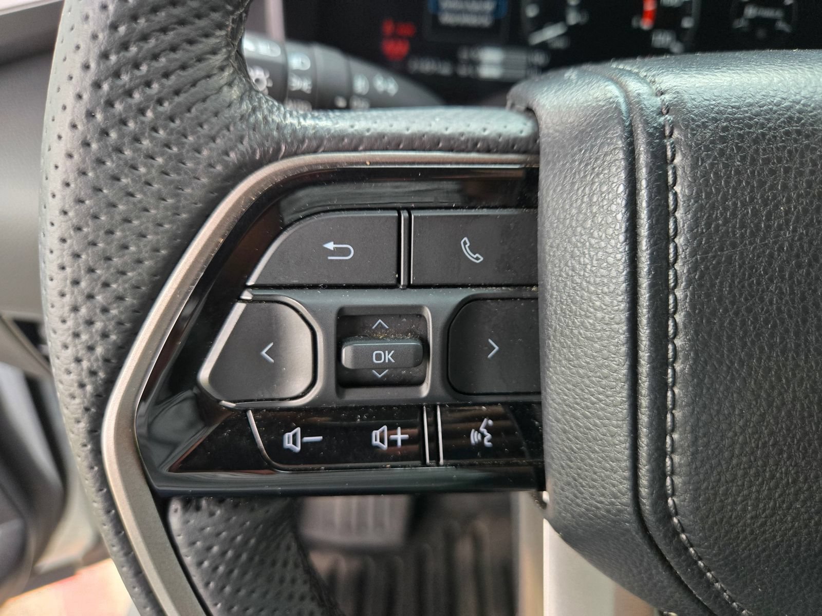 Used 2024 Toyota Tundra Limited w/ Power Package AWD/4WD image 12
