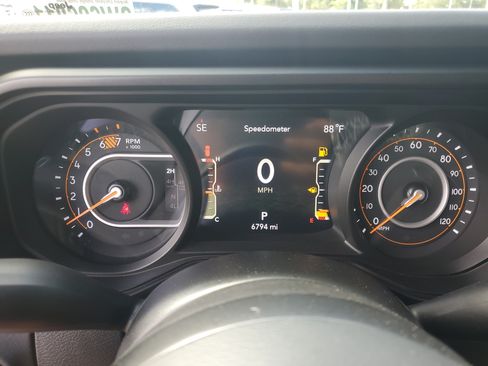 Used 2025 Jeep Wrangler Unlimited Rubicon AWD/4WD image 18