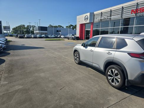 Used 2023 Nissan Rogue SV FWD image 6