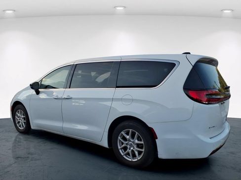 Used 2024 Chrysler Pacifica Touring-L FWD image 21