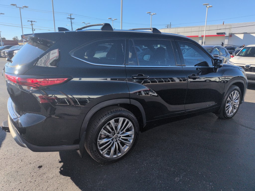 Used 2022 Toyota Highlander Platinum AWD/4WD image 5