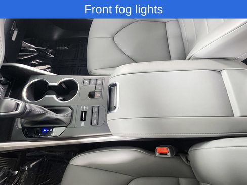 Used 2024 Toyota Highlander XLE AWD/4WD image 31