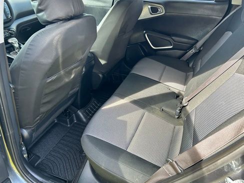 Used 2022 Kia Soul LX w/ Technology Package FWD image 11