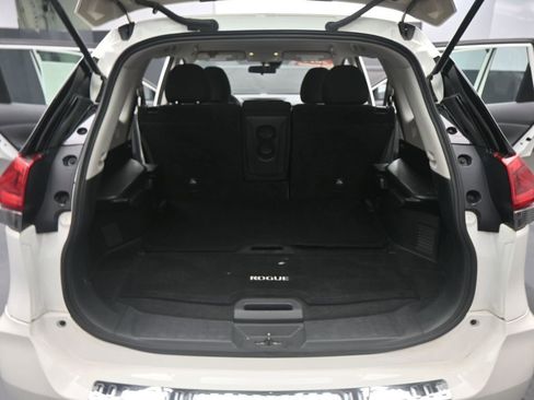 Used 2019 Nissan Rogue S image 17