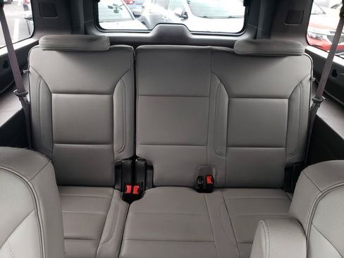 Used 2023 GMC Yukon XL SLT AWD/4WD image 16