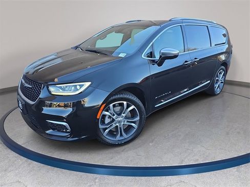 Used 2021 Chrysler Pacifica Pinnacle image 1