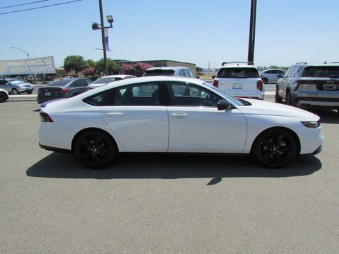Used 2025 Honda Accord Sport image 5