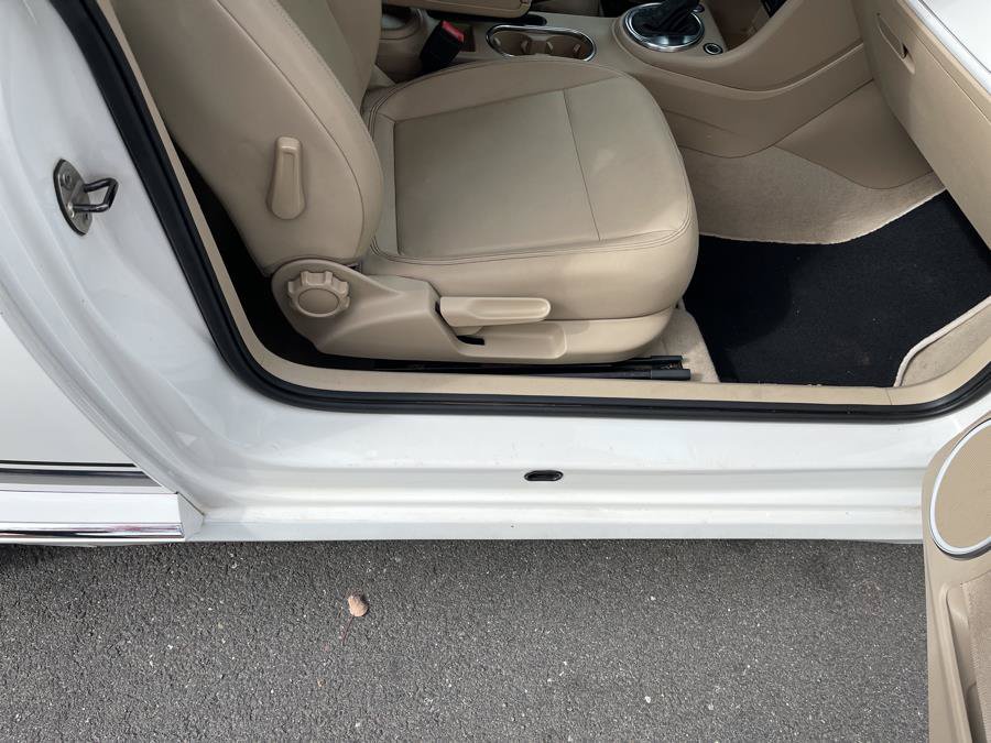 Used 2013 Volkswagen Beetle TDI FWD image 34