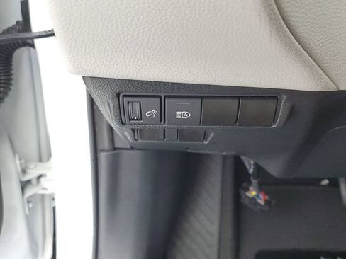 Used 2024 Toyota Corolla Cross LE FWD image 32